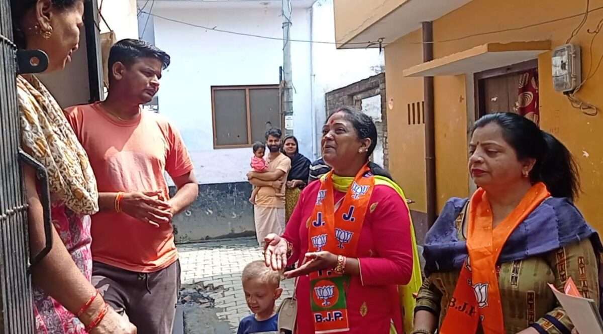 #बरेली, #बरेली-लाइव, #मढ़ीनाथ, Nagar Nigam elections 2023, Ward 25 BJP candidate chitra mishra, चित्रा मिश्रा, जनसम्पर्क, जलभराव से निपटने का प्लान, नगर निगम चुनाव 2023, भाजपा प्रत्याशी, मढ़ीनाथ क्षेत्र से भाजपा प्रत्याशी चित्रा मिश्रा, वार्ड 25, वार्ड 25 मढ़ीनाथ,