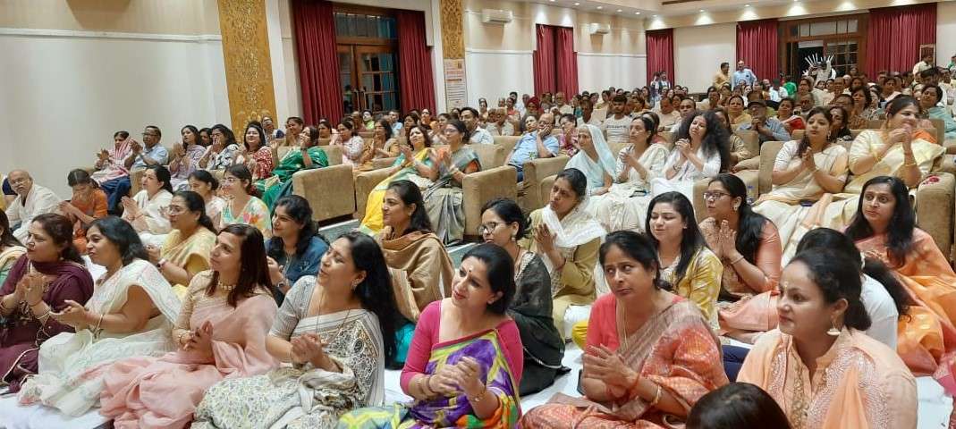 #Bareilly, devotees Celebrated Sri Sri Ravi Shankar's birthday, #artofliving, #srisriravishankar, #बरेली, श्रीश्री रविशंकर का जन्मदिन, आर्ट ऑफ लिविंग ,