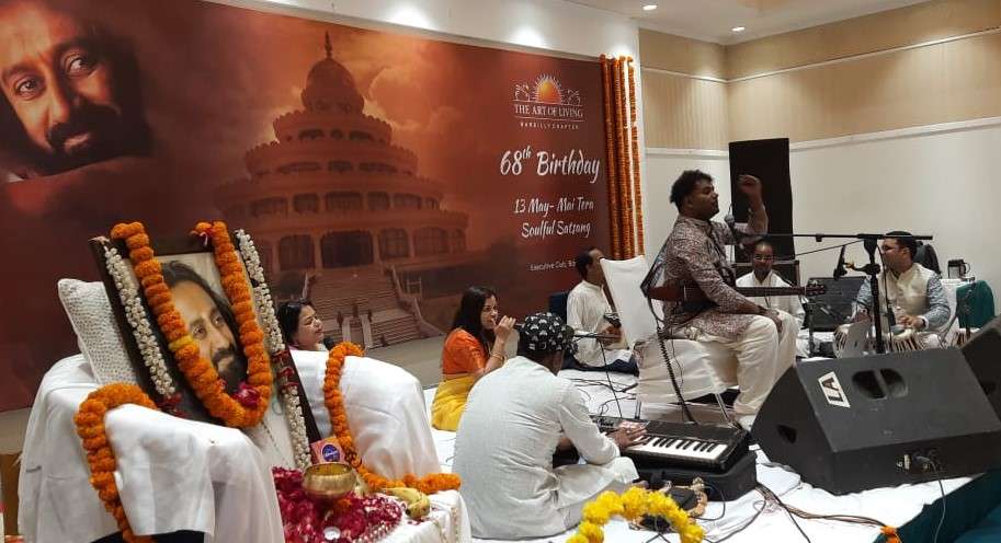 #Bareilly, devotees Celebrated Sri Sri Ravi Shankar's birthday, #artofliving, #srisriravishankar, #बरेली, श्रीश्री रविशंकर का जन्मदिन, आर्ट ऑफ लिविंग ,