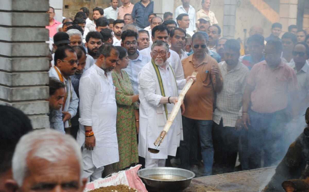 सांसद संतोष गंगवार की पत्नी सौभाग्यवती पंचतत्व में विलीन, सांसद संतोष गंगवार की पत्नी,#बरेली,@BareillyLive,