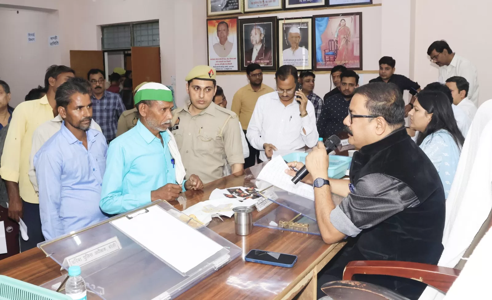 बरेलीः फरीदपुर, समाधान दिवस, डीएम, शिकायतों का निस्तारण,