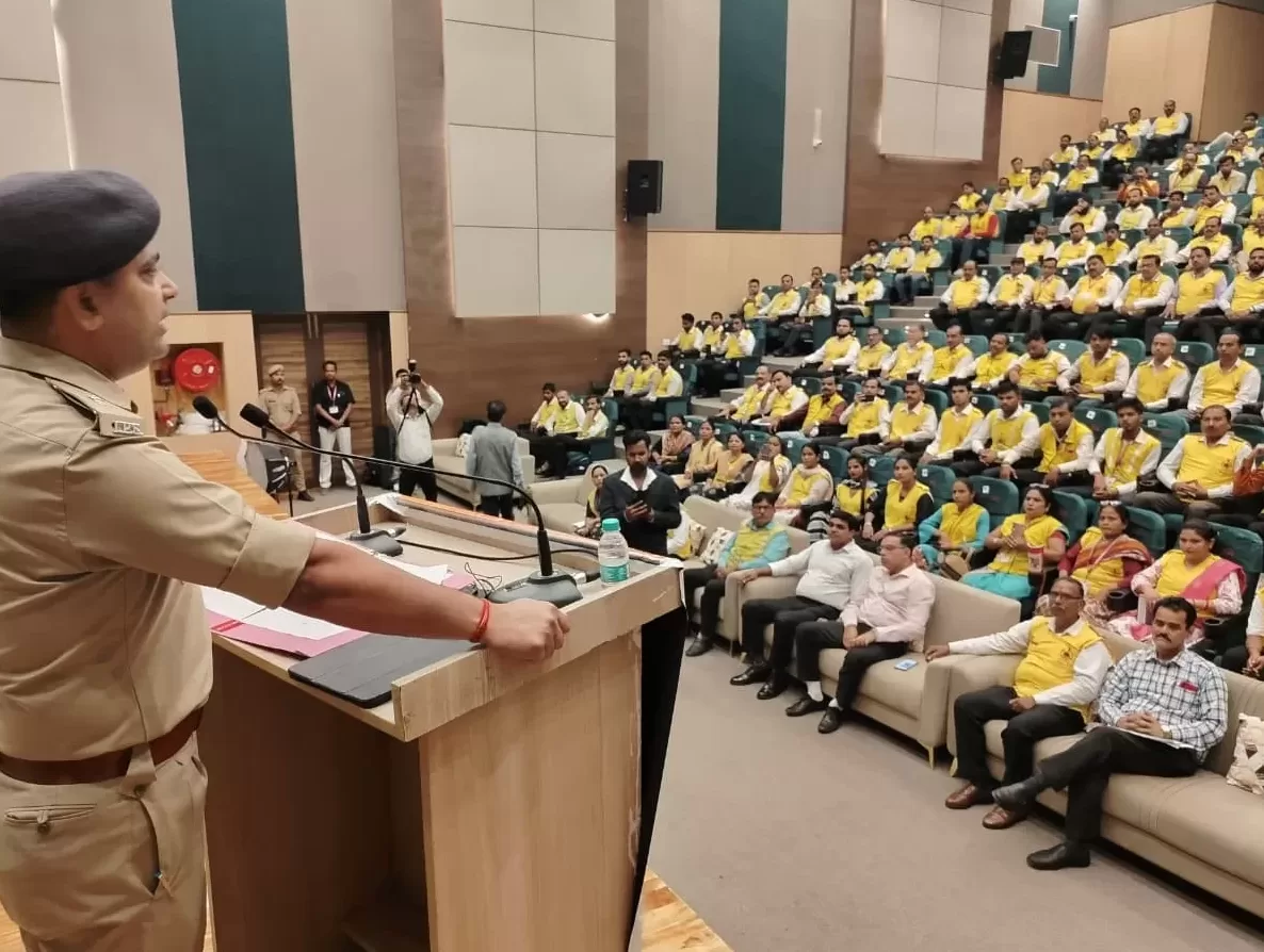 civil defense wardens, बरेली,BareillyLive, नगारिक सुरक्षा कोर,क्षमता निर्माण प्रशिक्षण,एसपी सिटी मानुष पारिख,