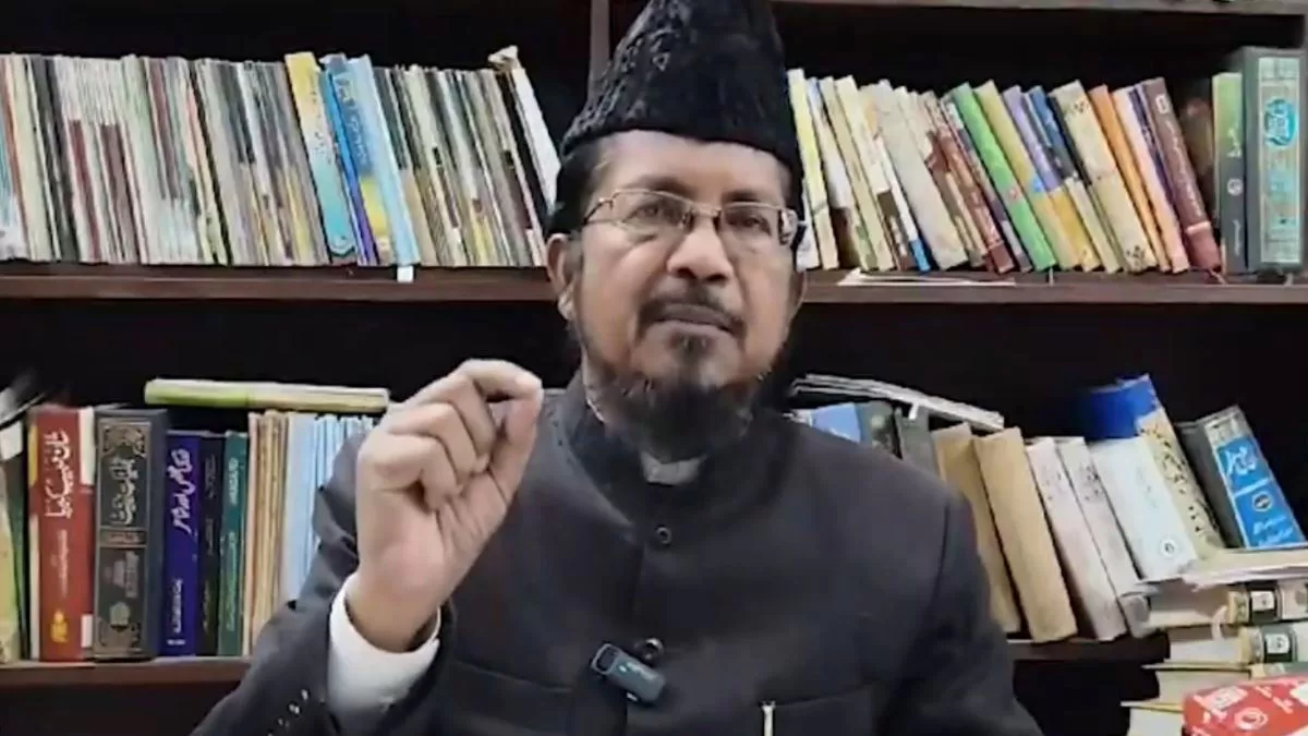 बरेली@BareillyLive: ऑल इंडिया मुस्लिम जमात के अध्यक्ष मौलाना शहाबुद्दीन रज़वी बरेलवी ने समाजवादी पार्टी (सपा) पर तीखा हमला बोला है। उन्होंने कहा है कि बरेली को सम्भल नहीं बनने दिया जाएगा। मौलाना शहाबुद्दीन का आरोप है कि समाजवादी पार्टी बरेली की शांति को अशांति में बदलने और शहर को संभल जैसा बनाने की कोशिश कर रही है।