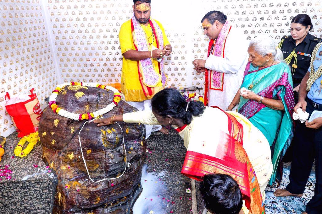#DroupadiMurmu, #PresidentMurmu, #GovardhanParikrama, #Mathura ,#RadhaKrishna ,