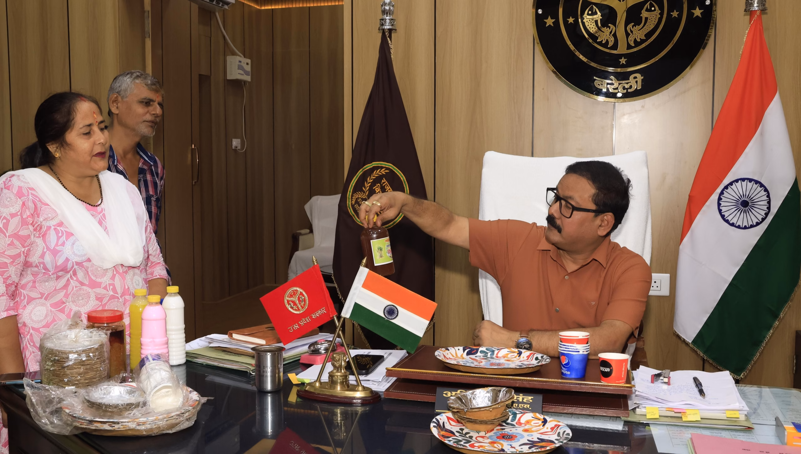 जिलाधिकारी ने स्वयं सहायता समूहों